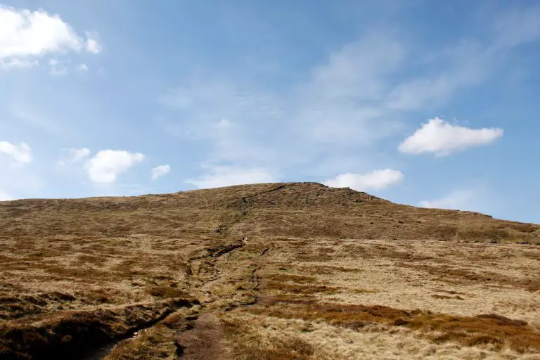 Path leading up to Grindslow Knoll